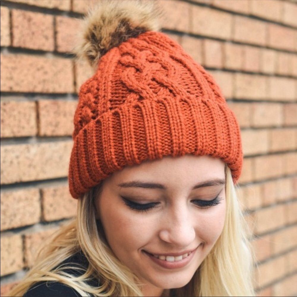 🎉Host Pick 🎉.   🔥RUST CABLE KNIT POM🔥